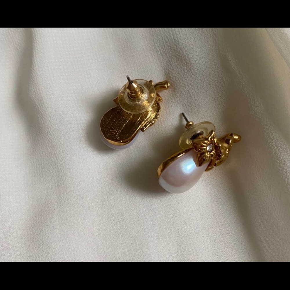 VTG Ivory Pearl Teardrop Floral Vine Earrings